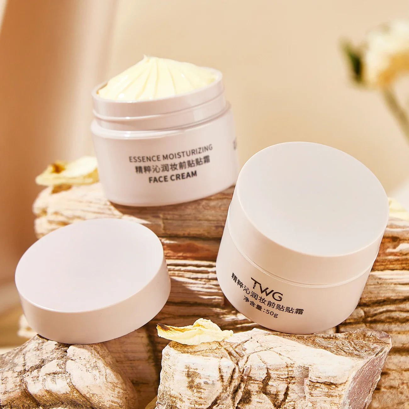 Apply the cream before makeup, moisturizing foundation cream - lasting moisturizing, creating a natural foundation
