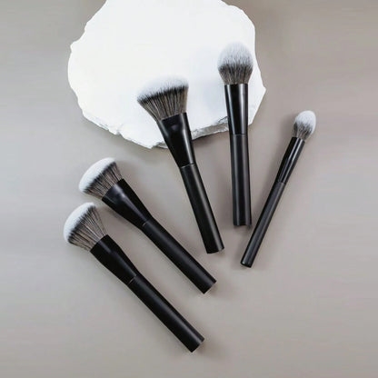 5-piece facial makeup brush set: foundation brush, powder brush, blush brush, concealer brush, contour brush, blending brush. High-end makeup brushes with oil-coated handles for a comfortable feel. Professional-grade makeup t